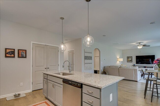 Building Photo - 211 Palisade Rdg