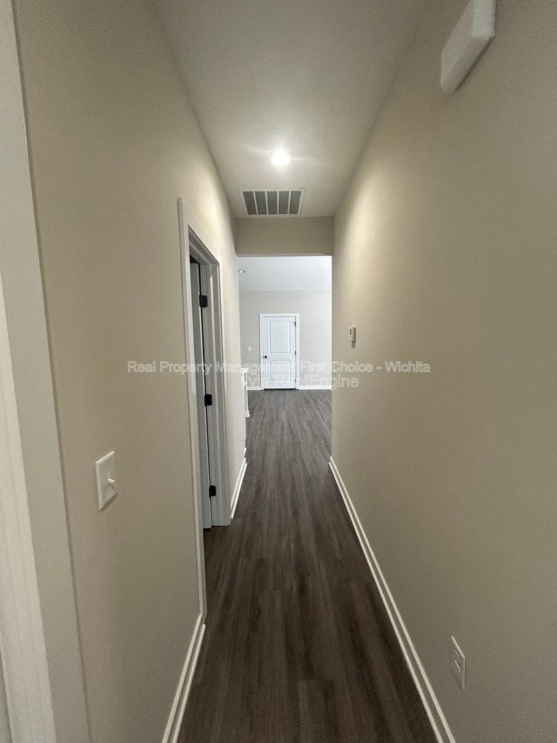 Building Photo - 1736 E Decarsky Ct