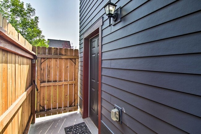 Building Photo - 4208 Benepe St