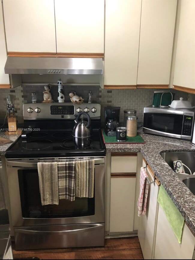 Building Photo - 248 Majorca Ave