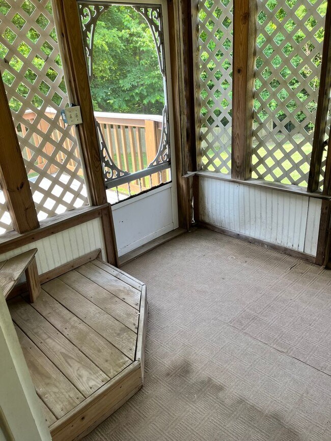 Building Photo - Spacious