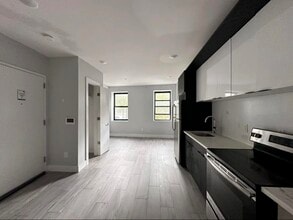 Building Photo - 1019 West Side Ave