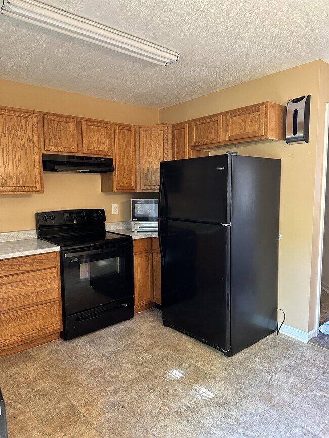 Building Photo - 1627 Maple View Way