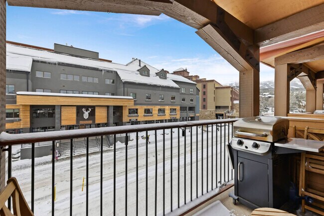 Building Photo - 600 South Park Avenue