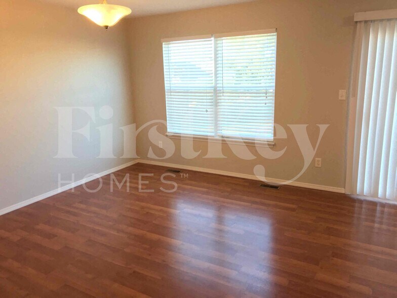 Building Photo - 2005 Briarridge Dr