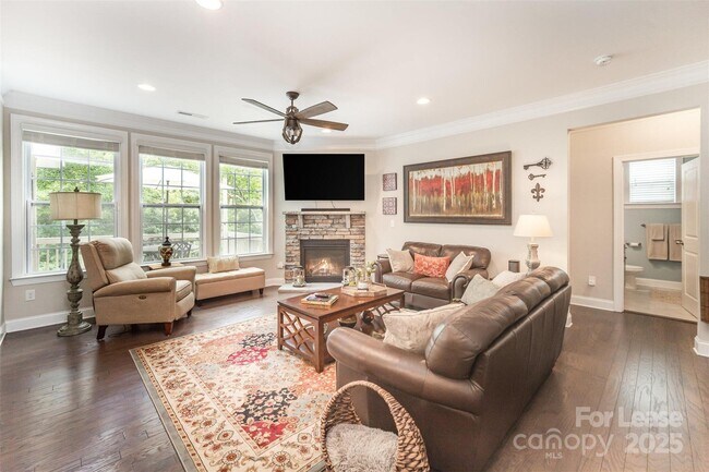 Building Photo - 118 Tomahawk Drive