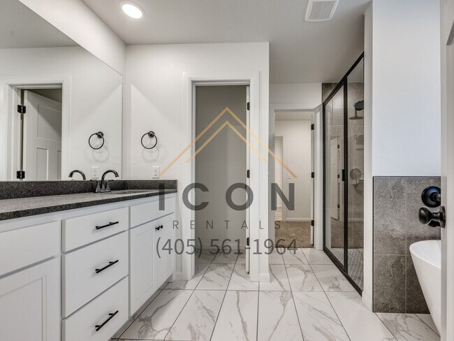 Building Photo - 5109 SE 85th St