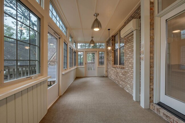 Building Photo - 3440 Jonathan Landing Dr