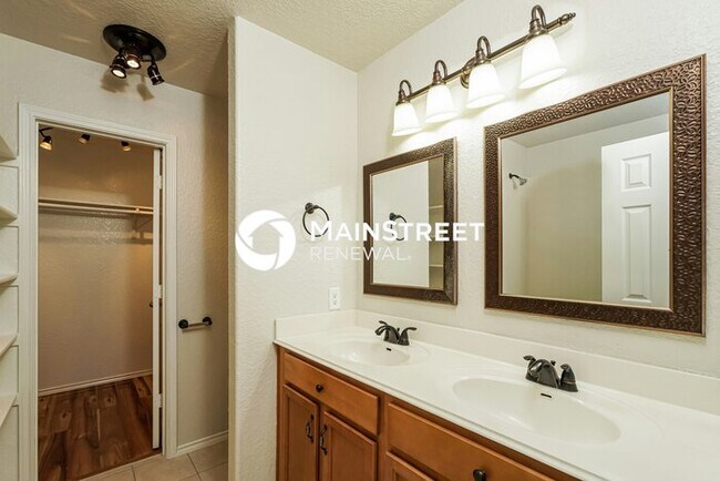Building Photo - 4 Bedroom Pet-Friendly Home in SAN ANTONIO, TX with Main Street Renewal