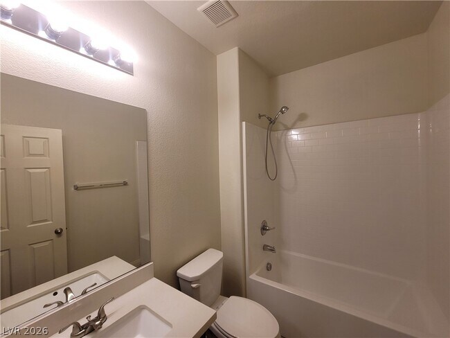 Building Photo - 2409 W Gilmore Ave