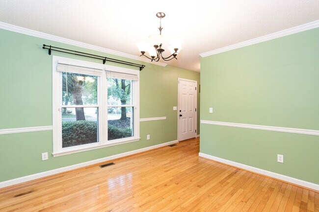 Building Photo - 8 Woodcliff Cir