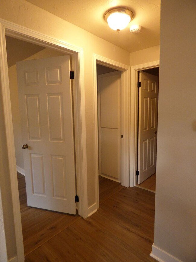 Building Photo - 2 bed 1 bath Home in Southeast Salem