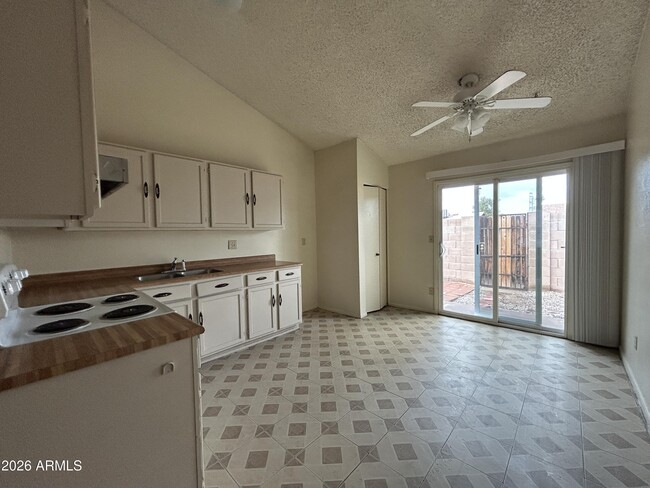 Building Photo - 8943 W Manzanita Dr