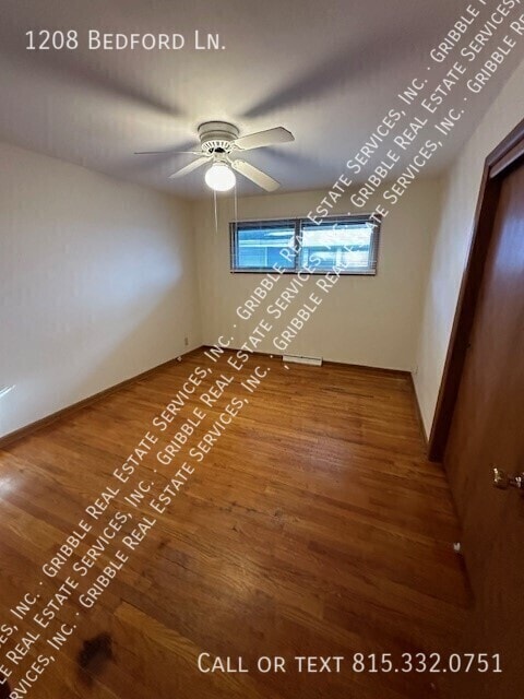 Building Photo - 1208 Bedford Ln