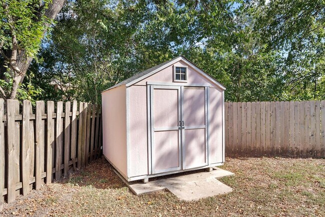 Building Photo - 9809 Meadowheath Dr