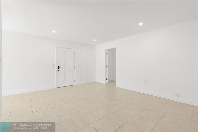 Building Photo - 906 29th St