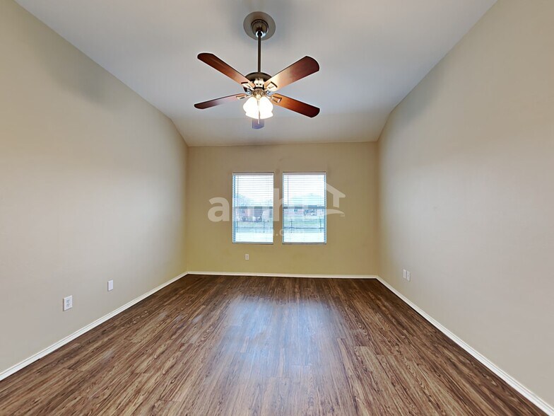 Building Photo - 1100 Oakbrook St