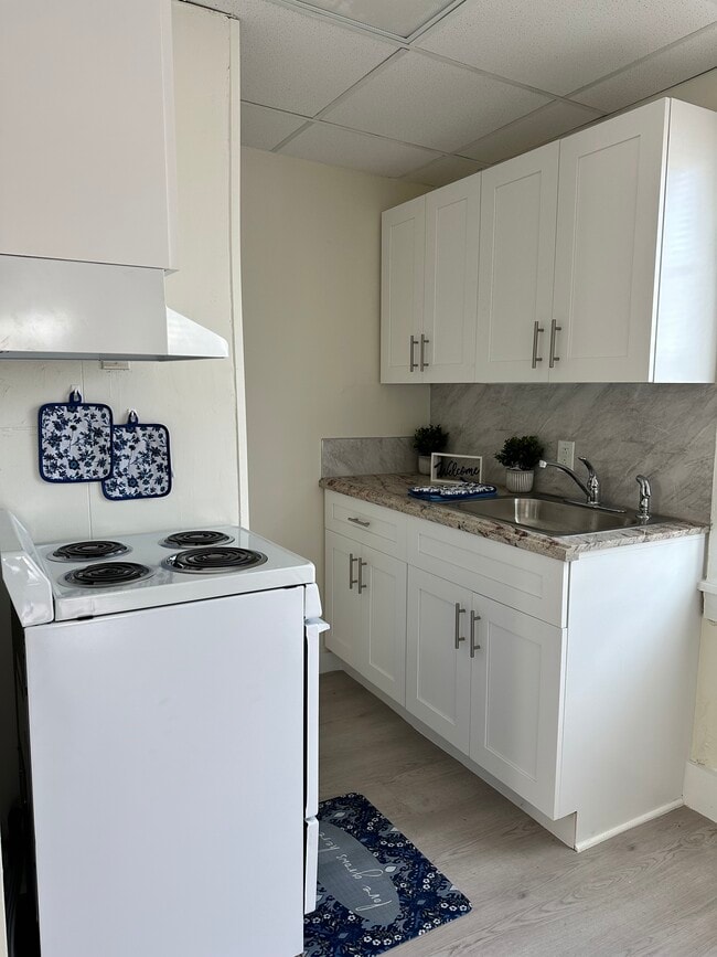 Example of Cottage Kitchen - Ocean Tide