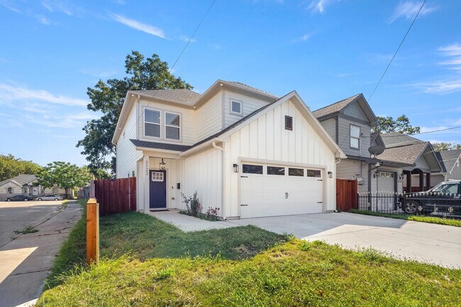 Building Photo - 3122 Chihuahua Ave