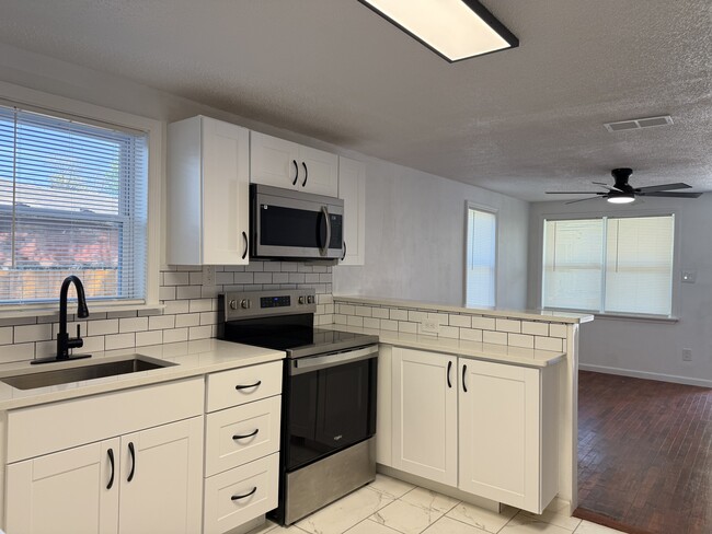 Building Photo - 239 Jenks St