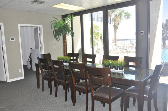 Building Photo - 601 1st St