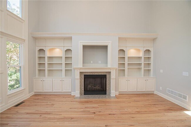 Building Photo - 4012 Erin Dr