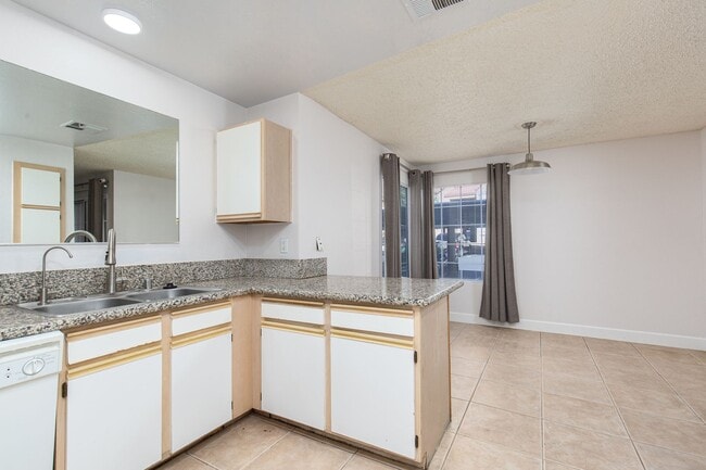 Building Photo - 3 Bedrooms Condo in a Guard Gated Summerlin Community