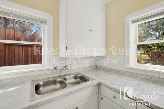 Building Photo - 1029 Sutter St