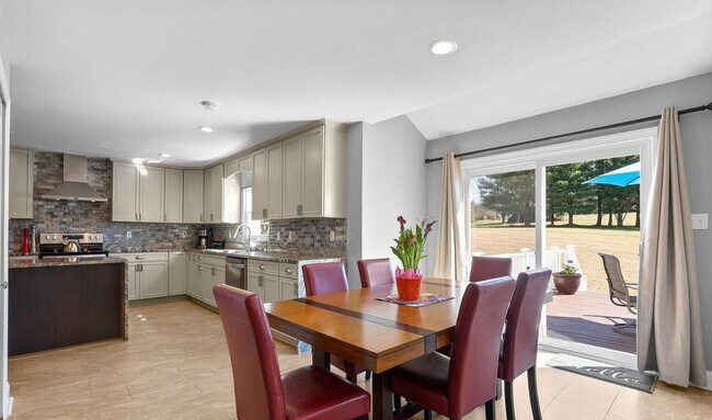 Building Photo - 8620 Stableview Ct