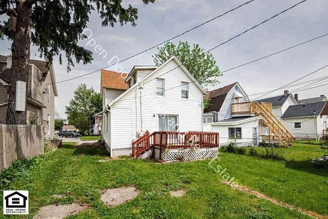 Building Photo - 608 Anderson Ave