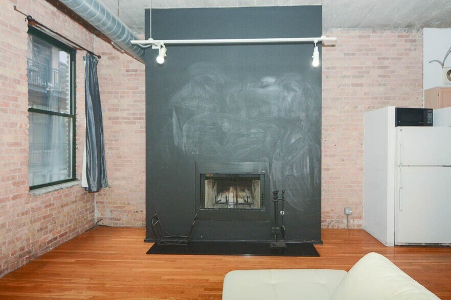 Building Photo - 110 N Peoria St