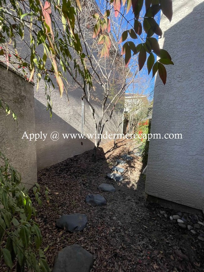 Building Photo - Spacious and Airy Rocklin Home!