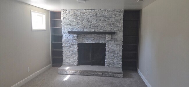 Building Photo - 2906 Cabrillo Cir