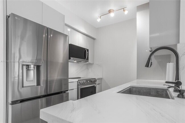 Building Photo - 335 S Biscayne Blvd