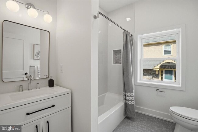 Building Photo - 425 Grove Pl