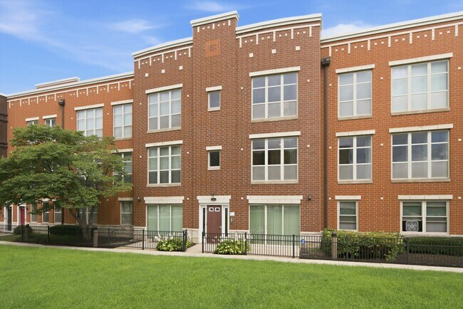Building Photo - 318 E 25th St