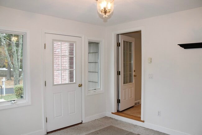 Building Photo - 61 Alton St