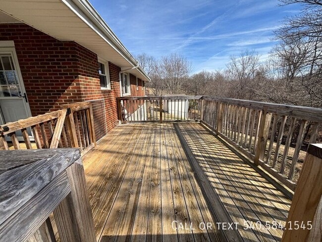 Building Photo - 449 Missimer Ln