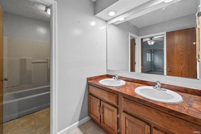 Building Photo - 4 BR Home in Bar Barry Heights