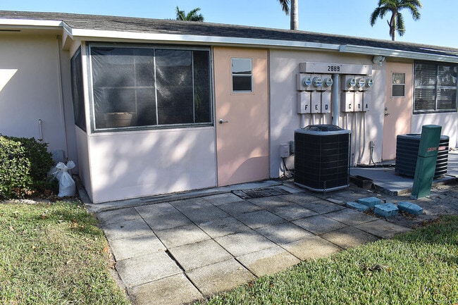 Building Photo - 2689 Dudley Dr W