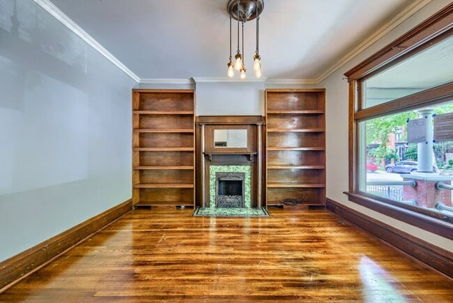 Building Photo - Short North / Victorian Village Stunning Single Family House!