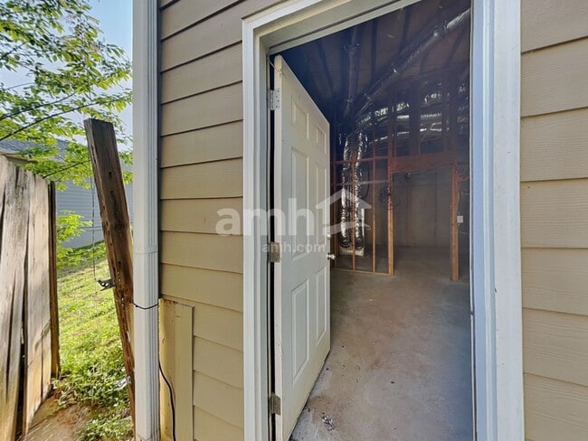 Building Photo - 76 Oak Springs Ln