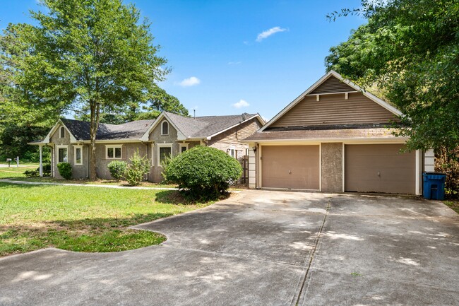 Primary Photo - 2804 Briar Hill Ln SE