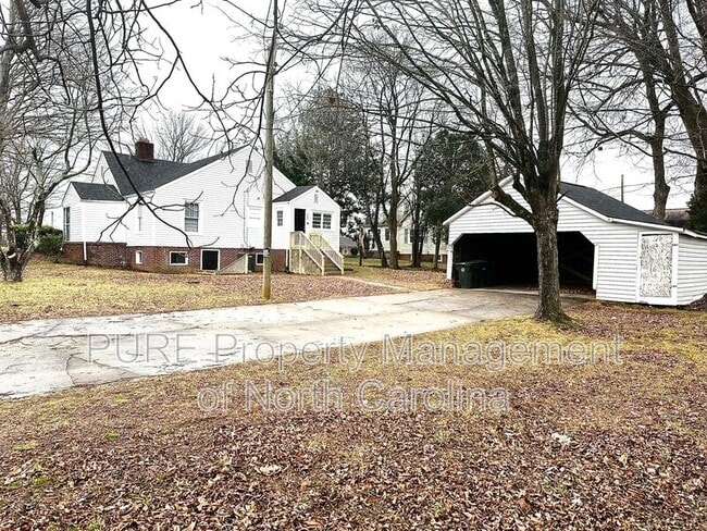 Building Photo - 1402 S Main St