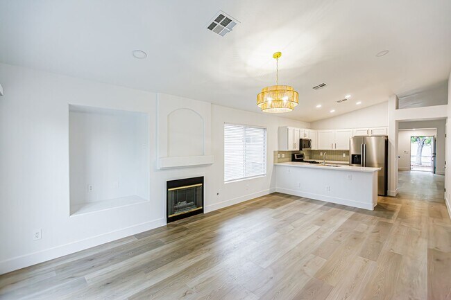 Building Photo - Stunning 3-bedroom One Story Home