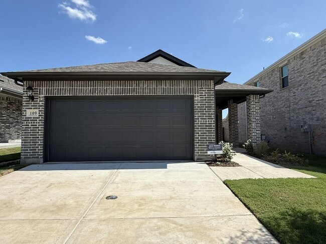 Primary Photo - 109 Greenbriar Dr