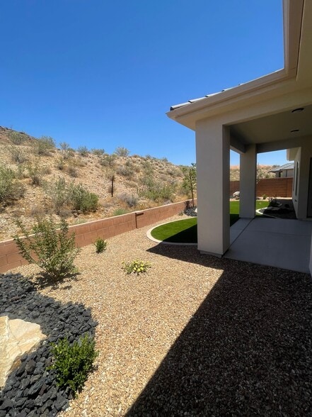 Building Photo - 2677 E Palm Cove Ave