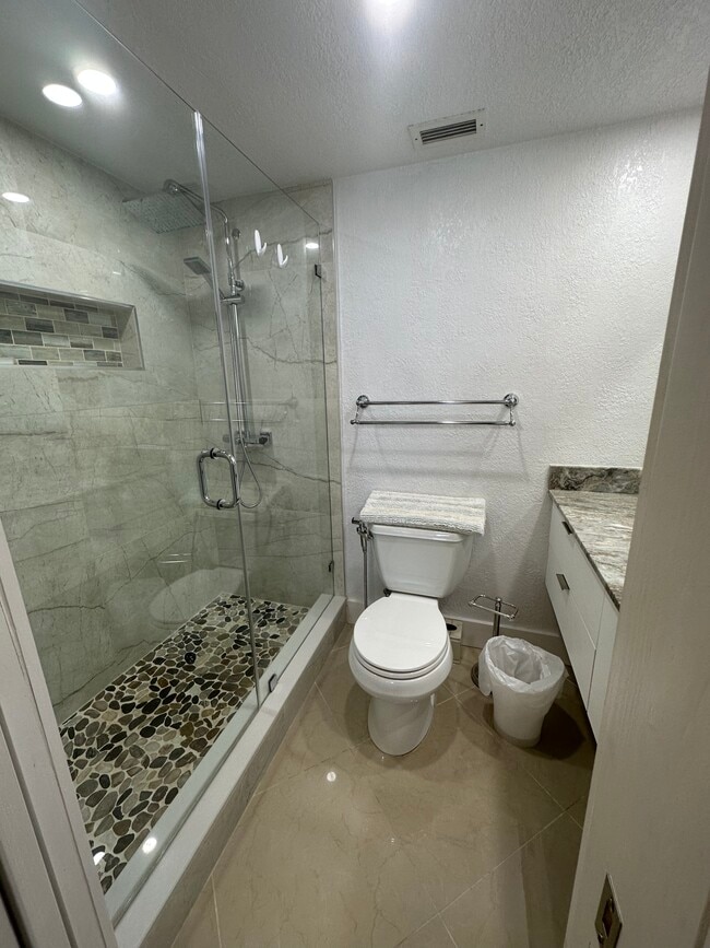 Building Photo - 3725 S Ocean Dr