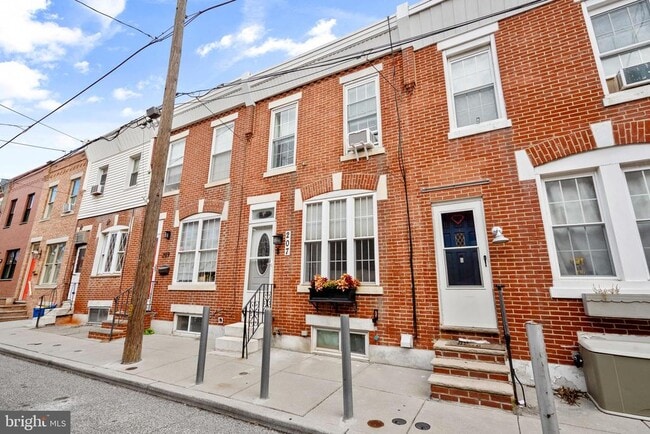 Building Photo - 207 Daly St