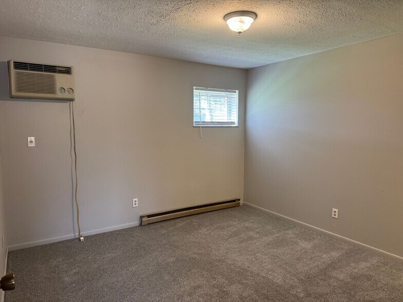 Building Photo - 512 9th Ave